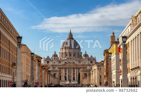St. Peter's Basilica in urban streets of Downtown Rome, Italy. St. Peter's Basilica in urban streets of Downtown Rome, Italy. 98732682