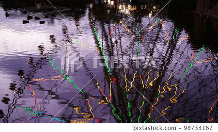 Kasai Rinkai Park's Ferris wheel is reflected in the water and has an outstanding sparkle 98733162