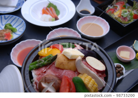 An image of a kaiseki meal featuring seasonal vegetables in a tagine pot An image of a kaiseki meal featuring seasonal vegetables in a tagine pot 98733200