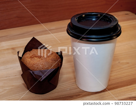 Coffee and muffin on the table 98733227