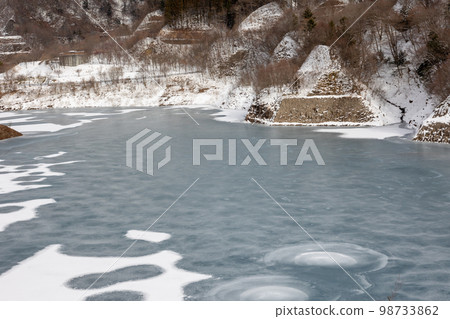 Winter lake Frozen Okushima Lake Shima Onsen, Gunma Prefecture Winter lake Frozen Okushima Lake Shima Onsen, Gunma Prefecture 98733862