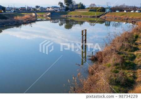 Binnuma River Winter scenery Viewed from the Saitama city side Binnuma River Winter scenery Viewed from the Saitama city side 98734229