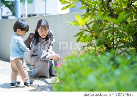 入口花園 親子外出 98734683