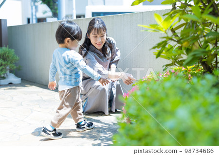 入口花園 親子外出 98734686