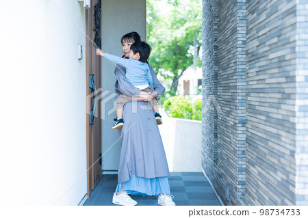 Entrance Garden Parent and child going out Entrance Garden Parent and child going out 98734733