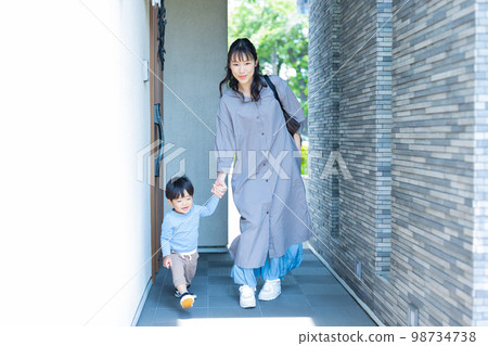 Entrance Garden Parent and child going out Entrance Garden Parent and child going out 98734738