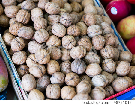 Whole walnuts in box at farmers market 98735015