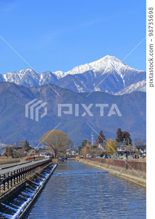 冬天的安曇野、飛騨山和北阿爾卑斯山 98735698