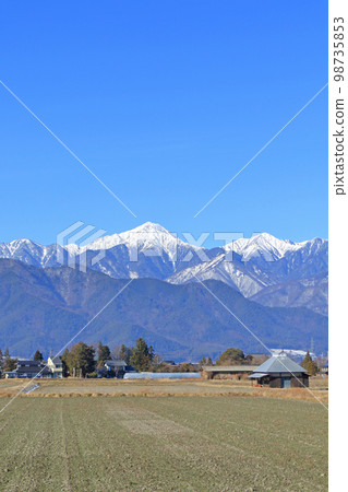 冬季安曇野鄉村和北阿爾卑斯山 冬季安曇野鄉村和北阿爾卑斯山 98735853