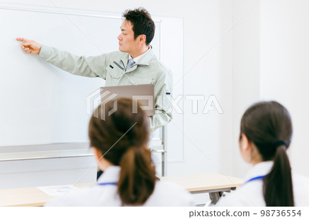 Male engineer, lecturer, and technician wearing work clothes giving lectures, seminars, study sessions, and presentations in factories and conference rooms Male engineer, lecturer, and technician wearing work clothes giving lectures, seminars, study sessions, and presentations in factories and conference rooms 98736554