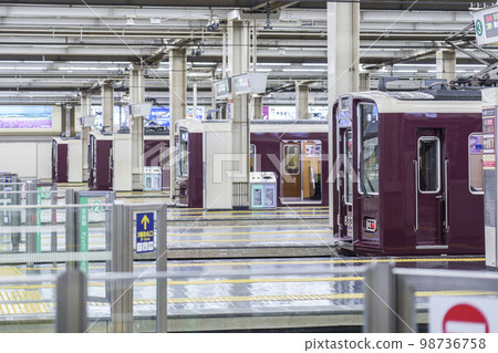 阪急電鐵大阪梅田站站台 阪急電鐵大阪梅田站站台 98736758