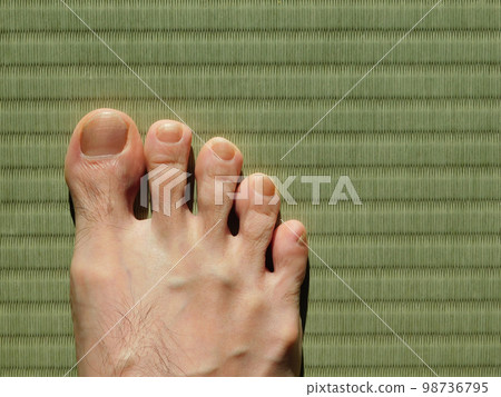 Tatami and man's right foot Tatami and man's right foot 98736795