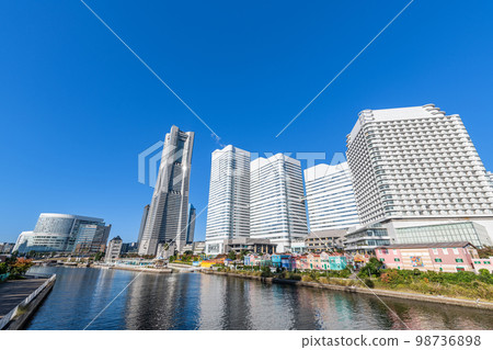 神奈川縣橫濱市,關東地區最受歡迎的旅遊勝地之一,橫濱港未來21的陽光街道 神奈川縣橫濱市,關東地區最受歡迎的旅遊勝地之一,橫濱港未來21的陽光街道 98736898