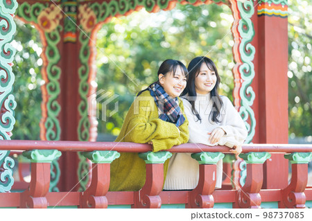 女孩的旅行旅行年輕女人 98737085