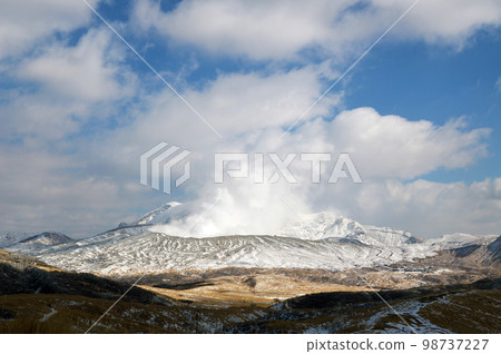 Mt. Aso in winter 98737227