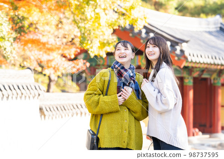 女孩的旅行旅行年輕女人 98737595