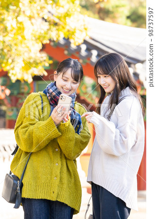 女孩的旅行旅行年輕女人 98737597