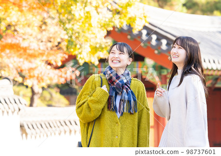 女孩的旅行旅行年輕女人 98737601