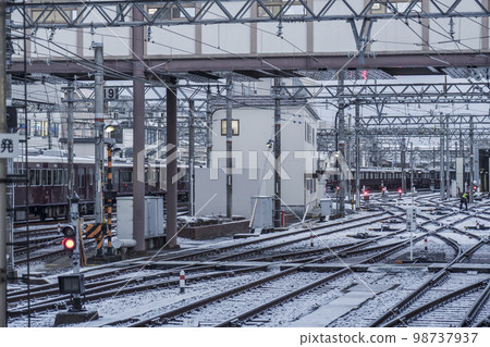Hankyu Katsura garage in winter scenery 98737937