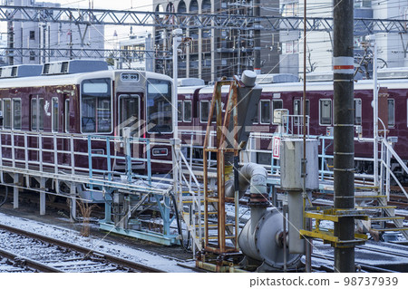 冬季風景中的阪急桂車庫 98737939