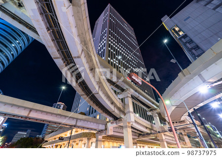《東京》陽光大廈與首都高速夜景 98737975
