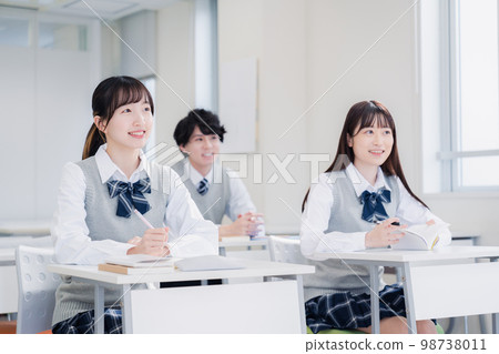 學生在教室上課 學生在教室上課 98738011