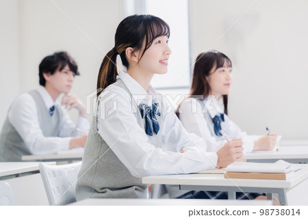 學生在教室上課 98738014