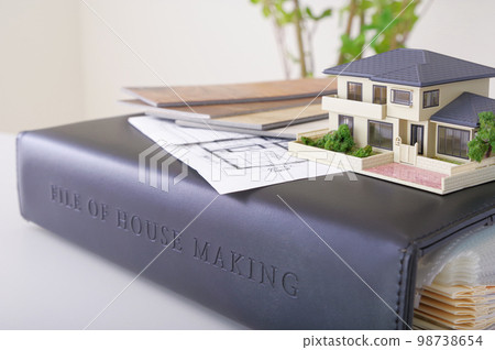 House construction meeting image 98738654