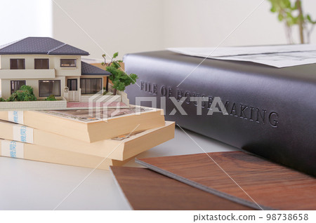 House construction meeting image 98738658