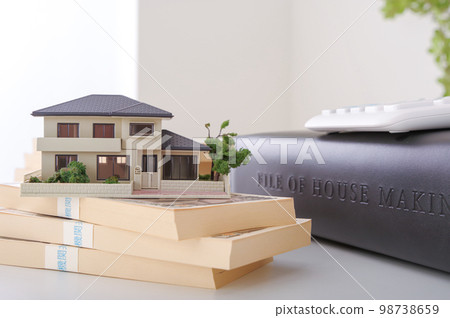 House construction meeting image 98738659