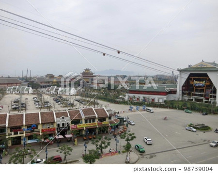 越南下龍一個主題公園的遠景 越南下龍一個主題公園的遠景 98739004