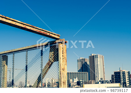 東京近郊三鷹立交橋鋼架與三鷹站周邊公寓群 2023.01 增添暖色調 98739117