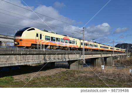 Tohoku Main Line Extra Rapid E653 series U102 formation Tohoku Main Line Extra Rapid E653 series U102 formation 98739486