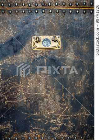 Old trunk case handle up 98741226