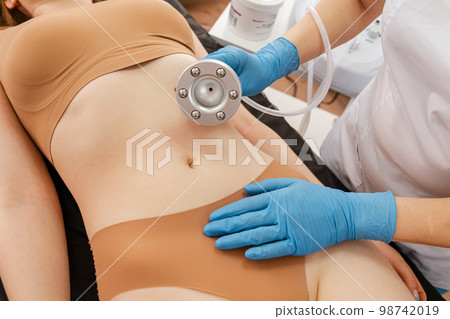 Master is engaged in abdominal massage thus removing excess cellulite. 98742019