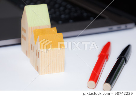 House real estate personal computer image House real estate personal computer image 98742229