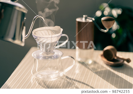 Coffee coffee hand drip HARIO V60 extraction steam retro vintage style 98742255