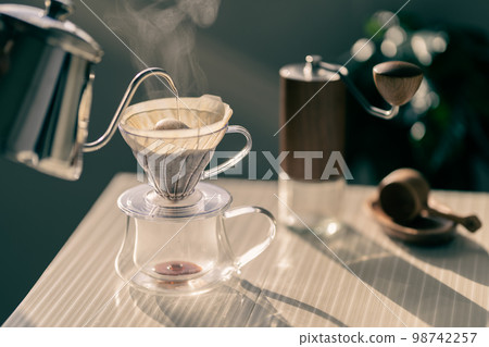 Coffee coffee hand drip HARIO V60 extraction steam retro vintage style 98742257