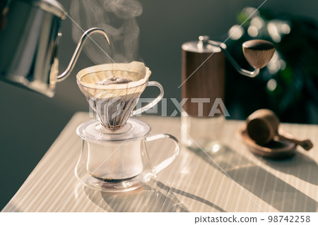 Coffee coffee hand drip HARIO V60 extraction steam retro vintage style 98742258