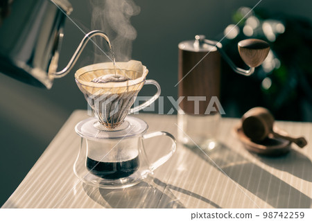 Coffee coffee hand drip HARIO V60 extraction steam retro vintage style 98742259