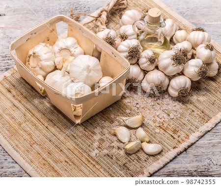 Garlic bulbs Garlic bulbs 98742355