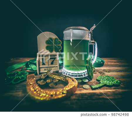 St. Patrick's day holiday 98742498
