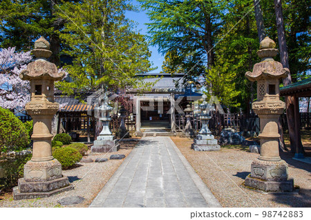 春天的米澤、山形松崎公園(米澤城跡)櫻花盛開 松崎神社 春天的米澤、山形松崎公園(米澤城跡)櫻花盛開 松崎神社 98742883