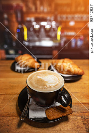 Cup of coffee and croissant 98742927