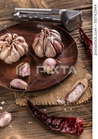 Garlic Garlic 98742944