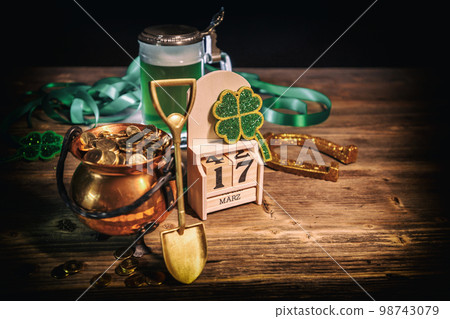 St Patrick's Day still life 98743079