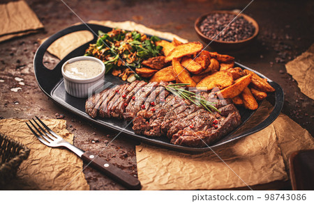 Grilled sliced steak Rib eye 98743086