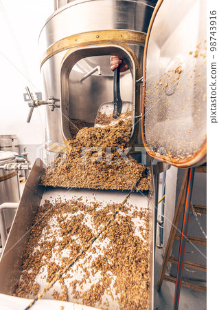 Process of brewing grain of barley 98743916