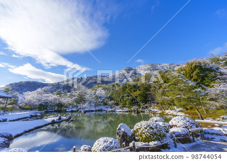 Kyoto in winter, Tenryu-ji Temple, Sogen Pond Kyoto in winter, Tenryu-ji Temple, Sogen Pond 98744054