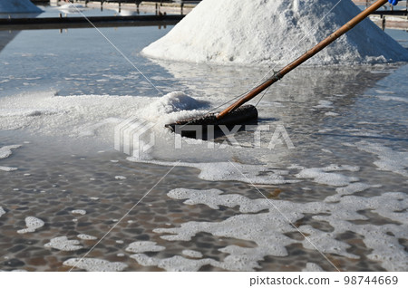 Salt farming, Tainan Beimen Jingxiaotian tiled salt field, Xi Dongba, Tainan, Jingxiaotong tiled salt field, salt field, scenic spot, Tainan scenic spot, sightseeing, traditional salt making Salt farming, Tainan Beimen Jingxiaotian tiled salt field, Xi Dongba, Tainan, Jingxiaotong tiled salt field, salt field, scenic spot, Tainan scenic spot, sightseeing, traditional salt making 98744669